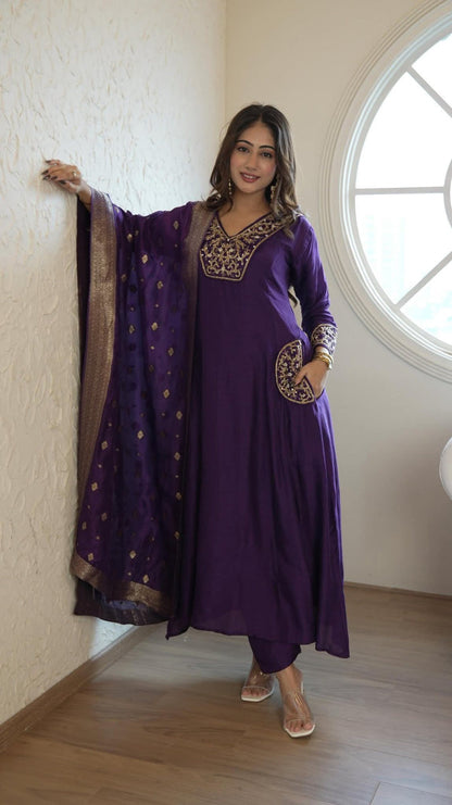 AARUSHI REGAL ZARI COTTON SUIT SET