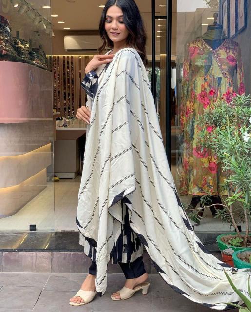 KAVYA CLASSIC CREAM CHARCOAL SET